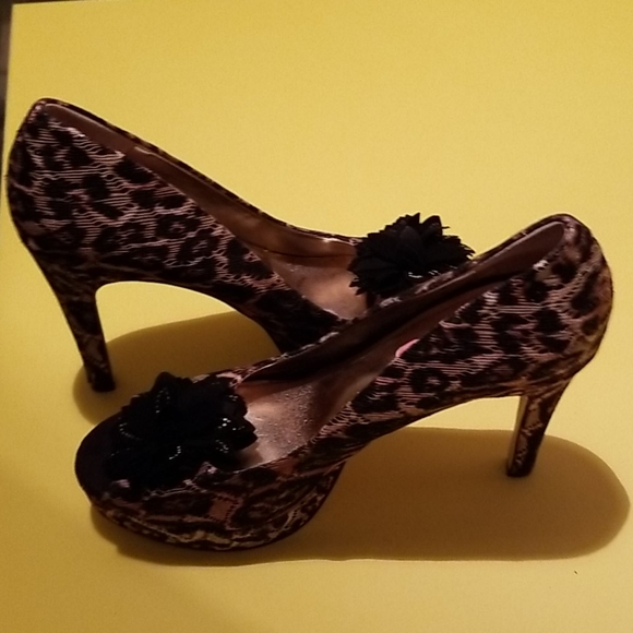 Shoes - Picture 2 of 2